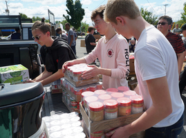 Pre-Tech Students Assist United Way Food Drive